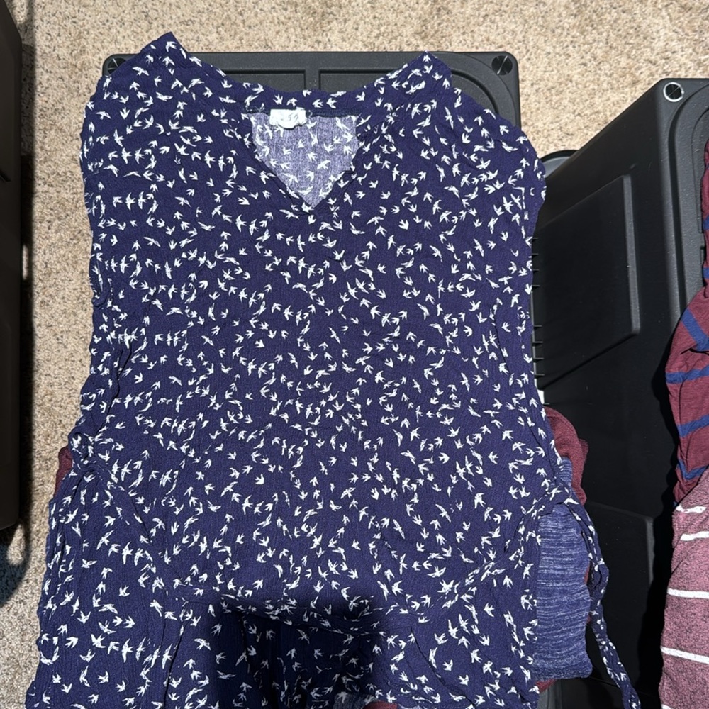 Lot of 6 Maternity tops-4 short sleeve, 2 long sleeve - Picture 5 of 6